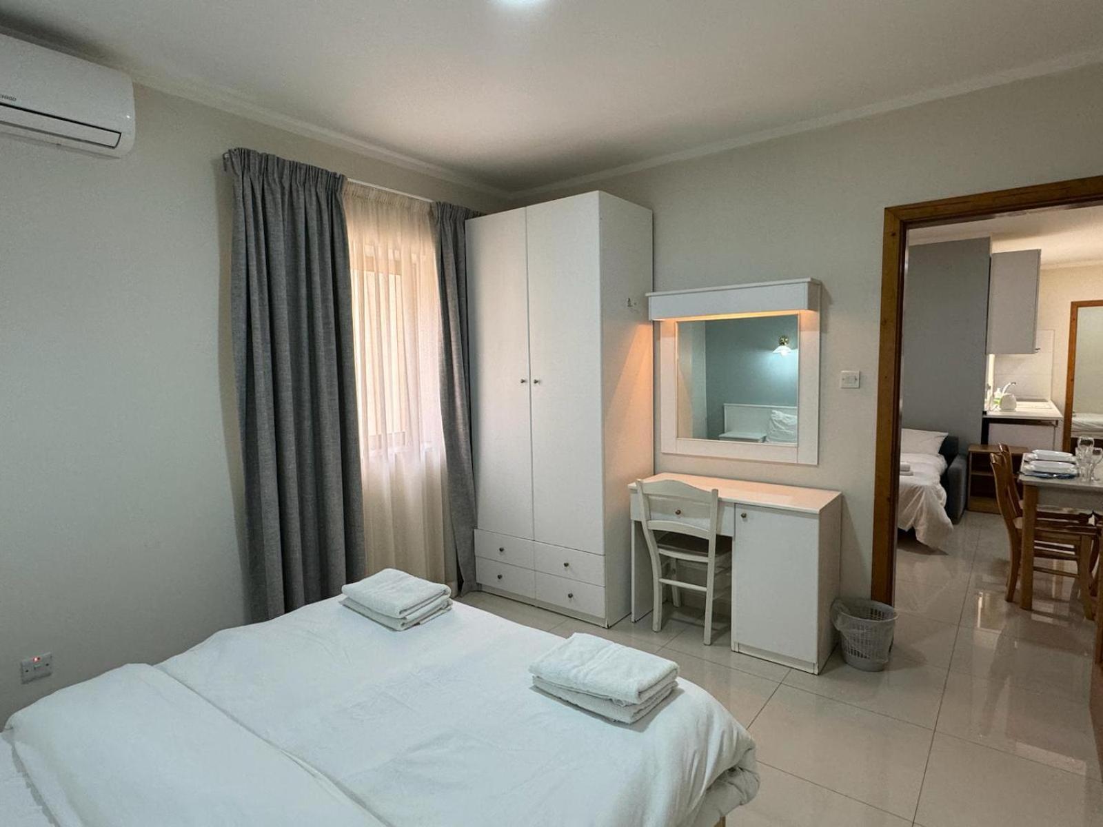 The Triton Aparthotel St. Paul's Bay Bagian luar foto