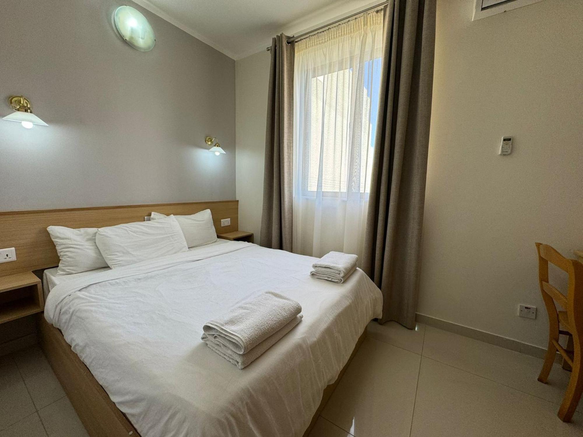 The Triton Aparthotel St. Paul's Bay Bagian luar foto