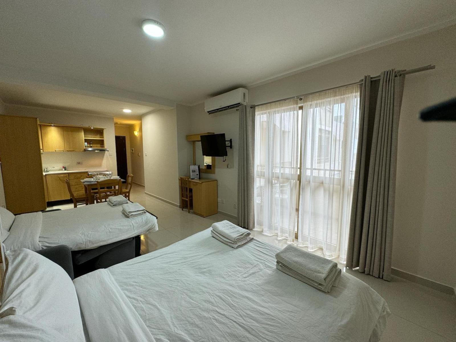 The Triton Aparthotel St. Paul's Bay Bagian luar foto