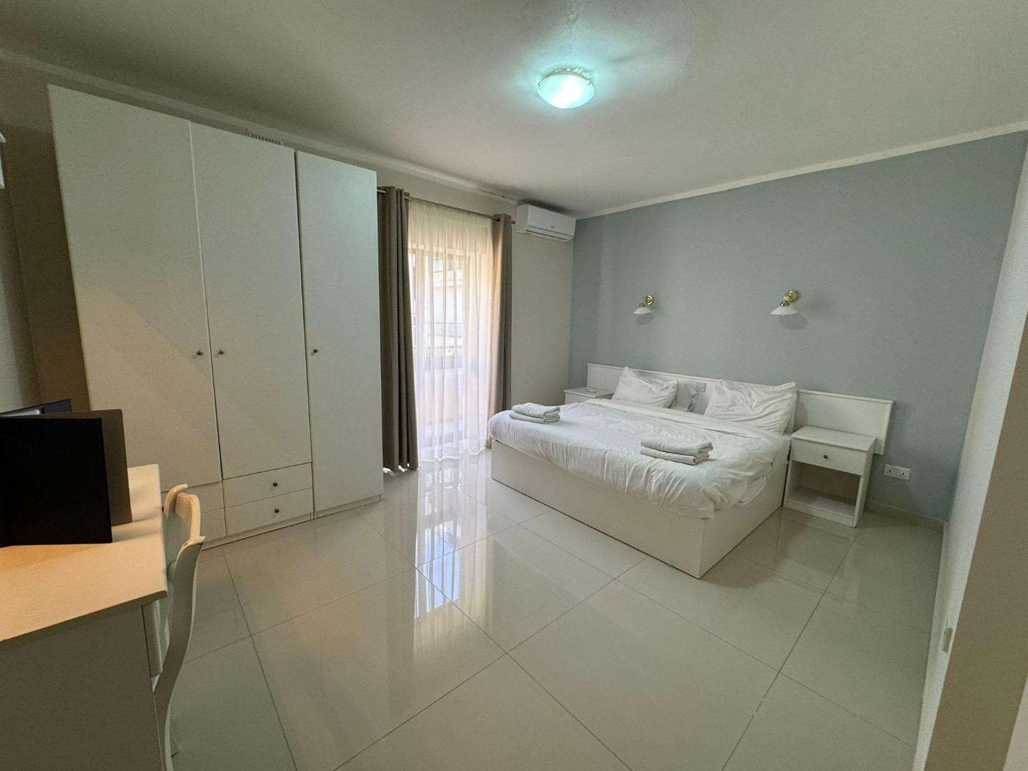 The Triton Aparthotel St. Paul's Bay Bagian luar foto